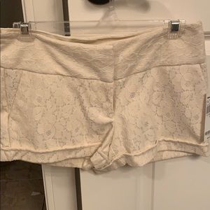 Buckle daytrip lace shorts.